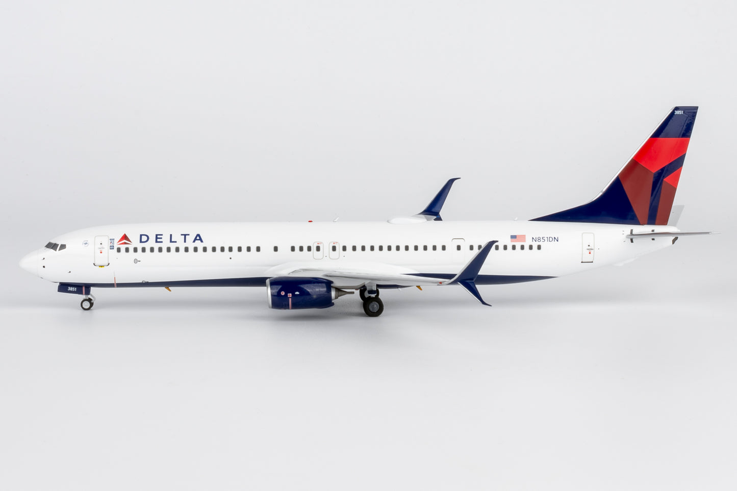 NG Models 1:200 Delta Air Lines Boeing 737-900ER scimitar N851DN 09008