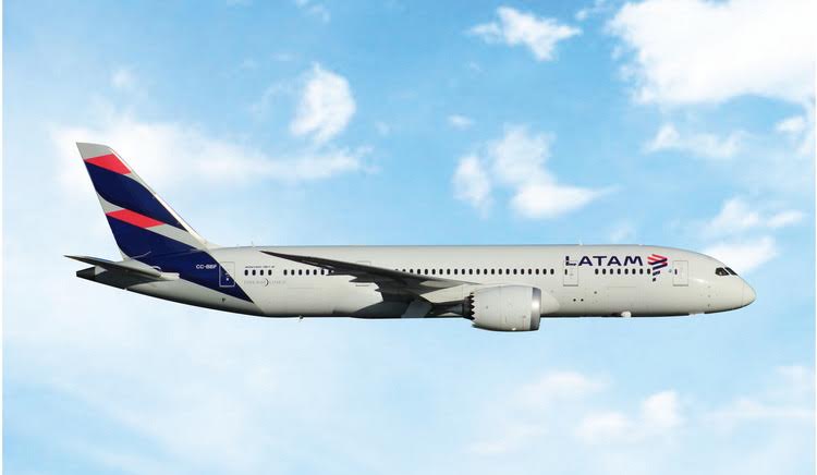 Pre-Order Phoenix Models 1:400 LATAM Chile Boeing 787-8 CC-BBF 12120