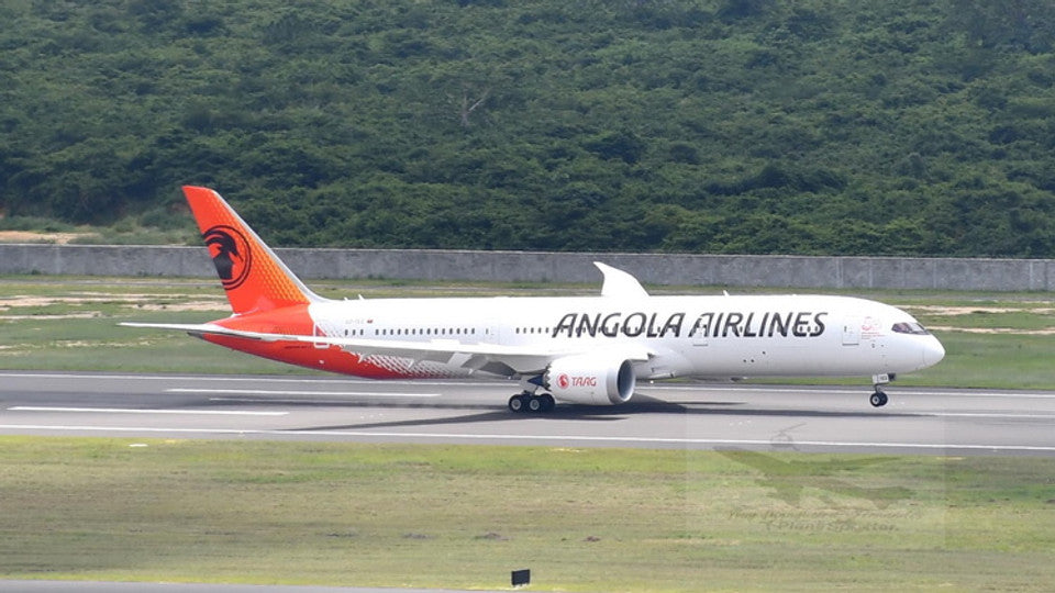 Phoenix Models 1:400 Angola Airlines (TAAG) Boeing 787-9 D2-TEQ 11992