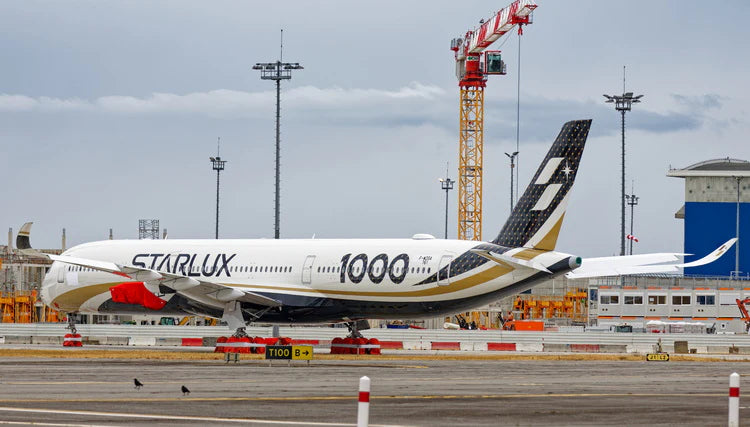 Phoenix Models 1:400 Starlux Airlines Airbus A350-1000 B-58551 12036