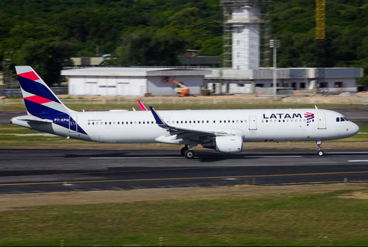 Phoenix Models 1:400 LATAM Airbus A321 PT-XPQ 12045