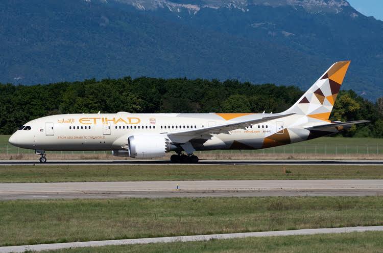 Phoenix Models 1:400 Etihad (Presidential Flight) Boeing 787-8 A6-PFC 12065