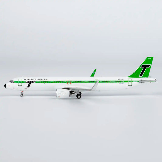 NG Models 1:400 Transavia Airbus A321neo PH-YHD "1960s Retro" 13139