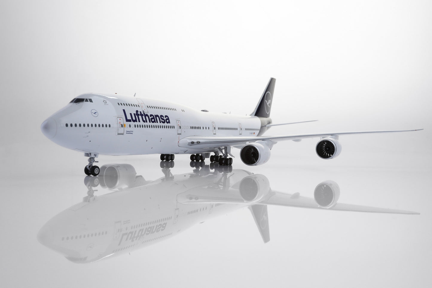 Pre-Order SQ Wings 1:200 Lufthansa Boeing 747-8 D-ABYA L2054