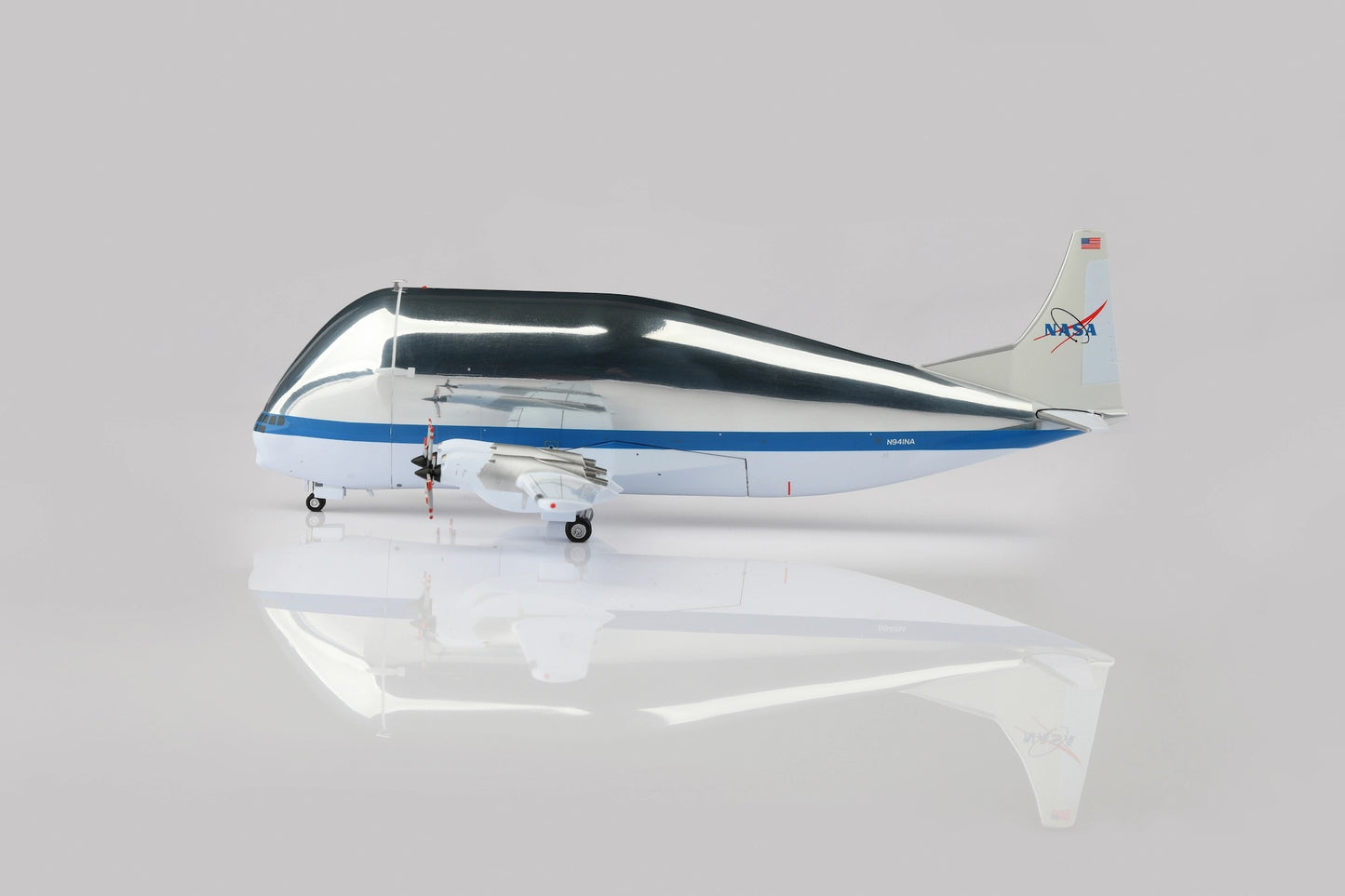 Pre-Order SQ Wings 1:200 NASA Boeing 377SGT N941NA "Super Guppy" L2057
