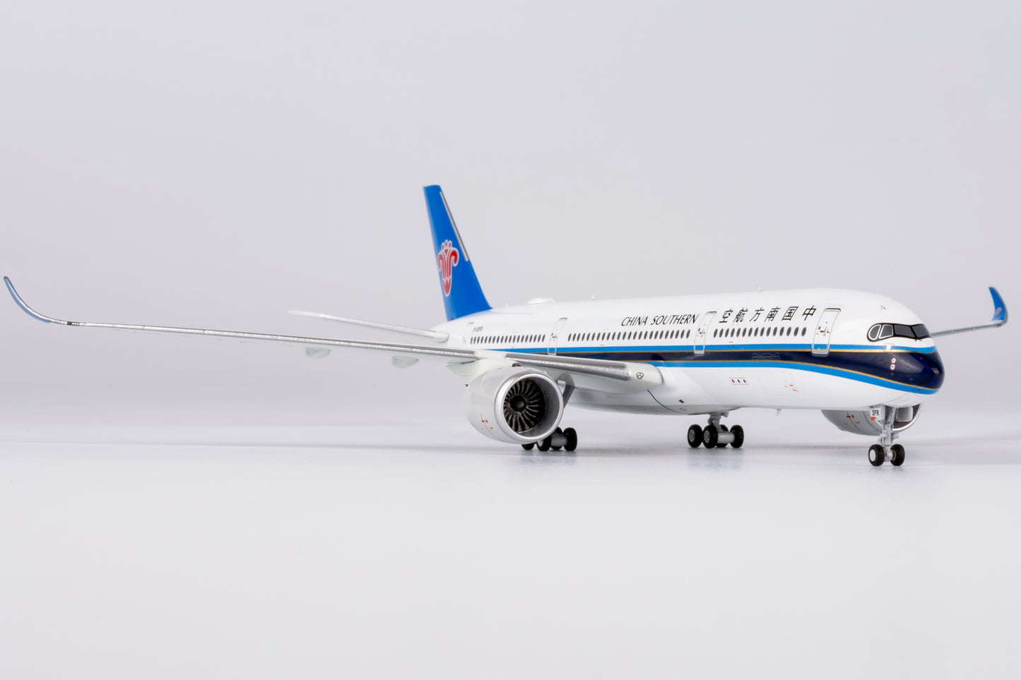 NG Models 1:400 China Southern Airbus A350-900 B-32FR 24060