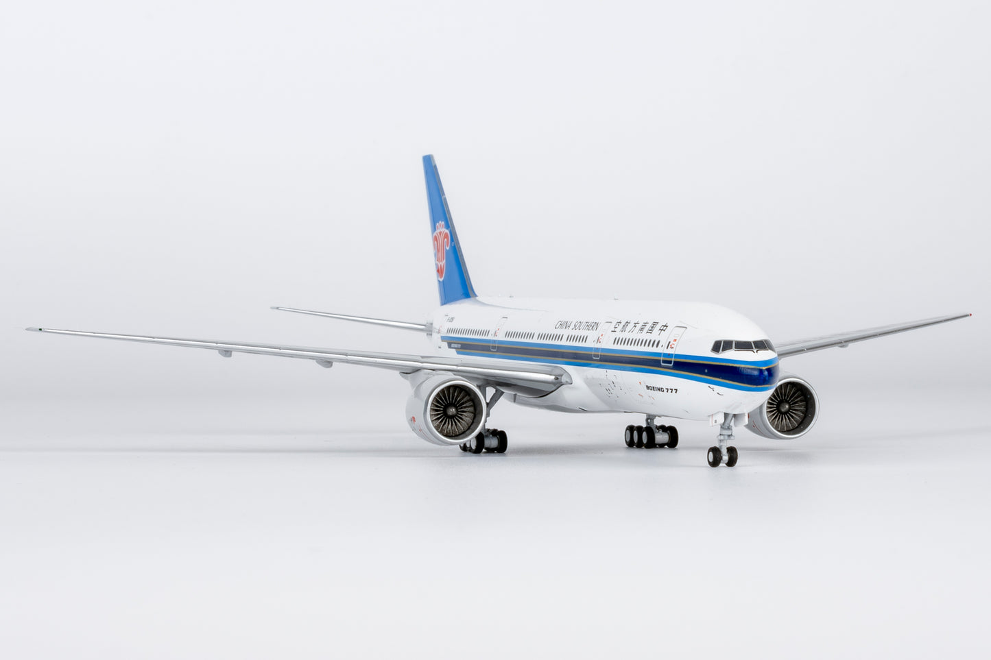 NG Models 1:400 China Southern Boeing 777-200 B-2051 24180