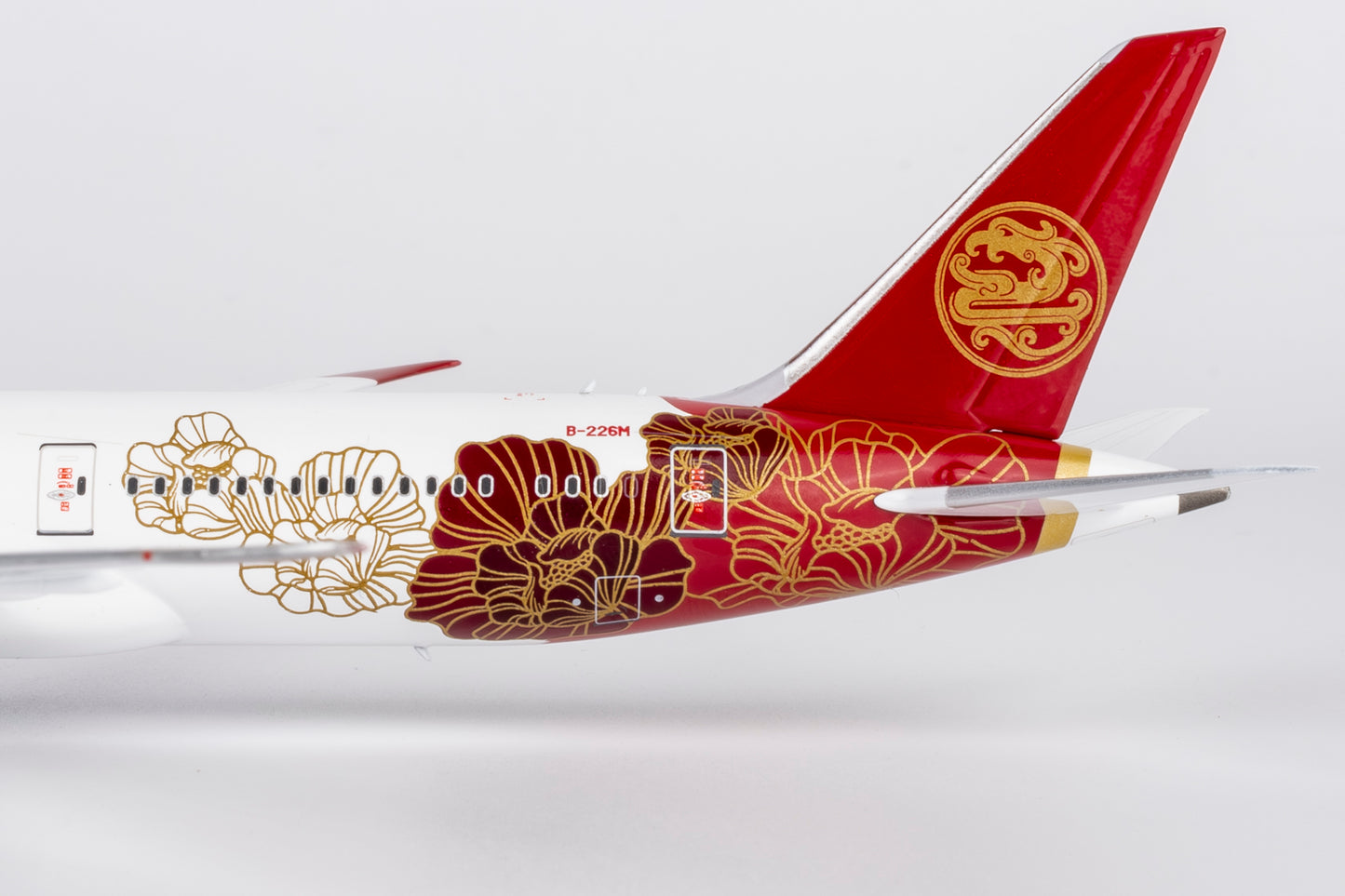 NG Models 1:400 Juneyao Airlines Boeing 787-9 "Blossoming China" B-226M 55146