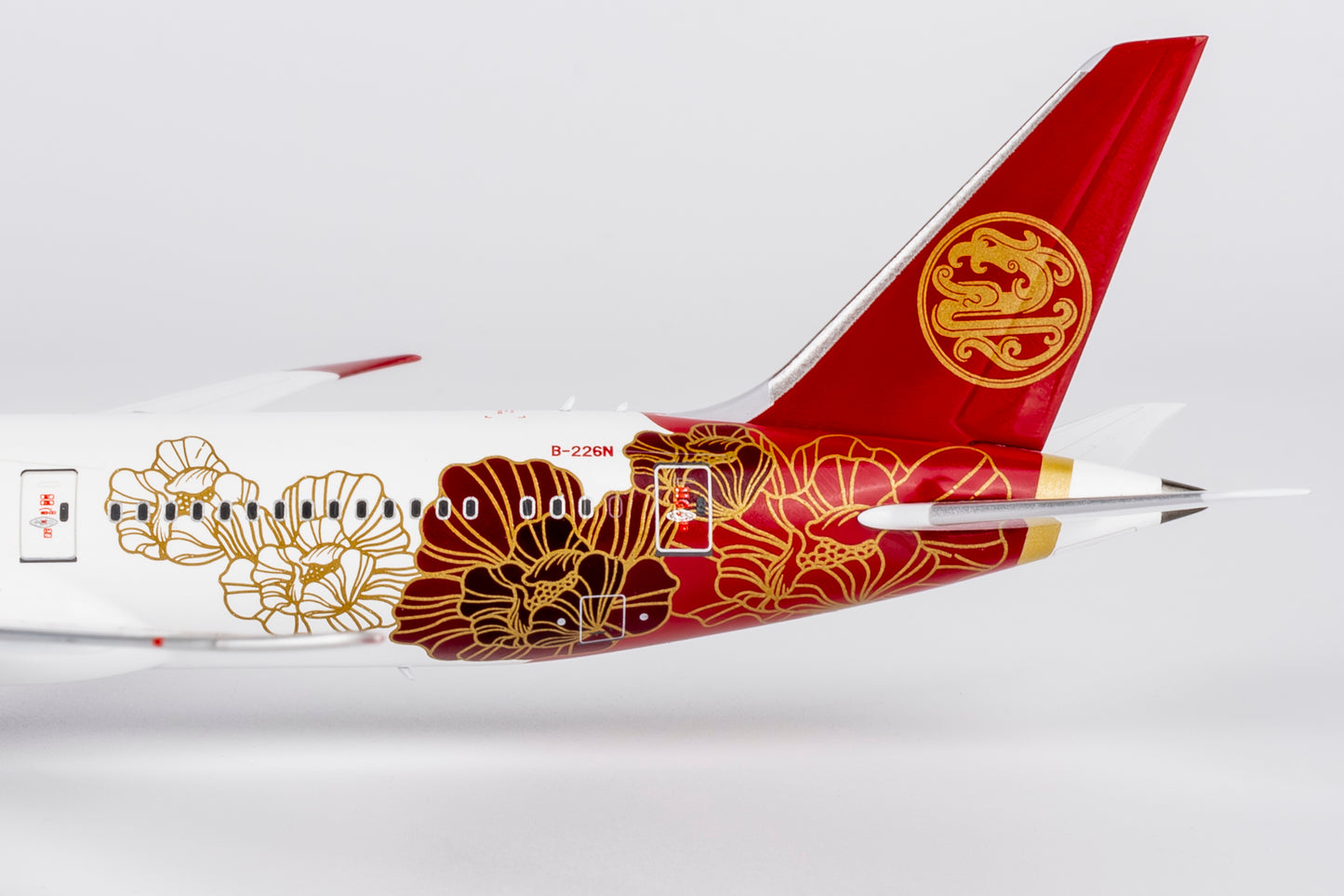 NG Models 1:400 Juneyao Airlines Boeing 787-9 "Blossoming China" B-226N 55152