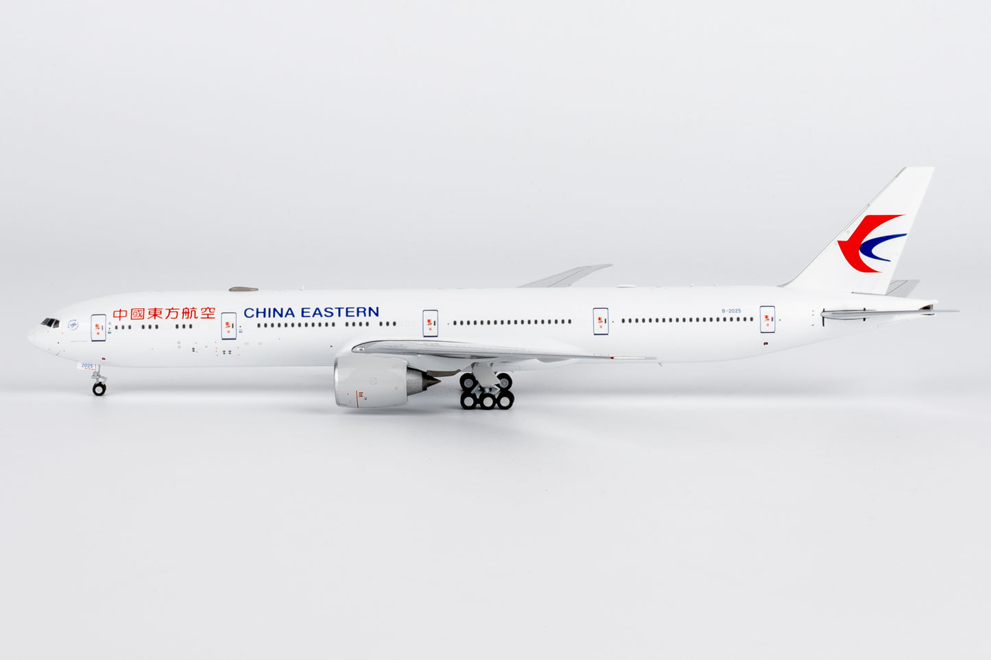 NG Models 1:400 China Eastern Boeing 777-300ER B-2025 73077