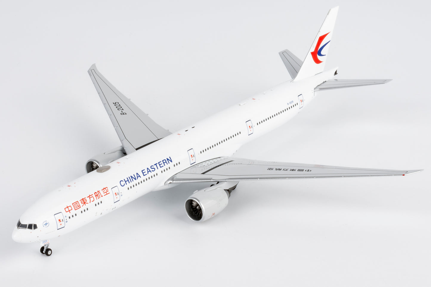 NG Models 1:400 China Eastern Boeing 777-300ER B-2025 73077