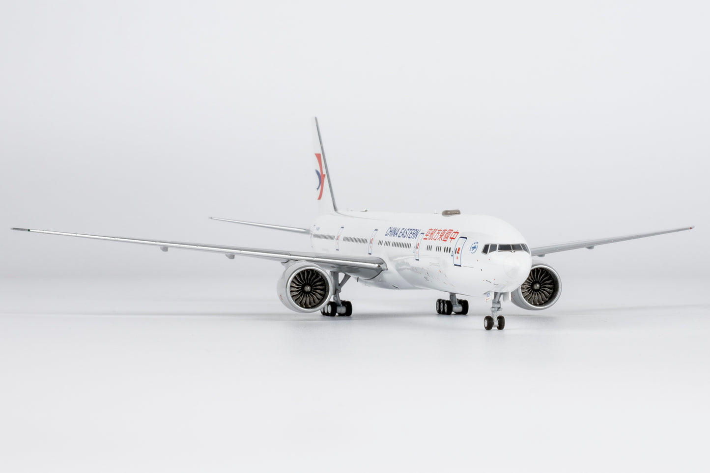 NG Models 1:400 China Eastern Boeing 777-300ER B-2025 73077