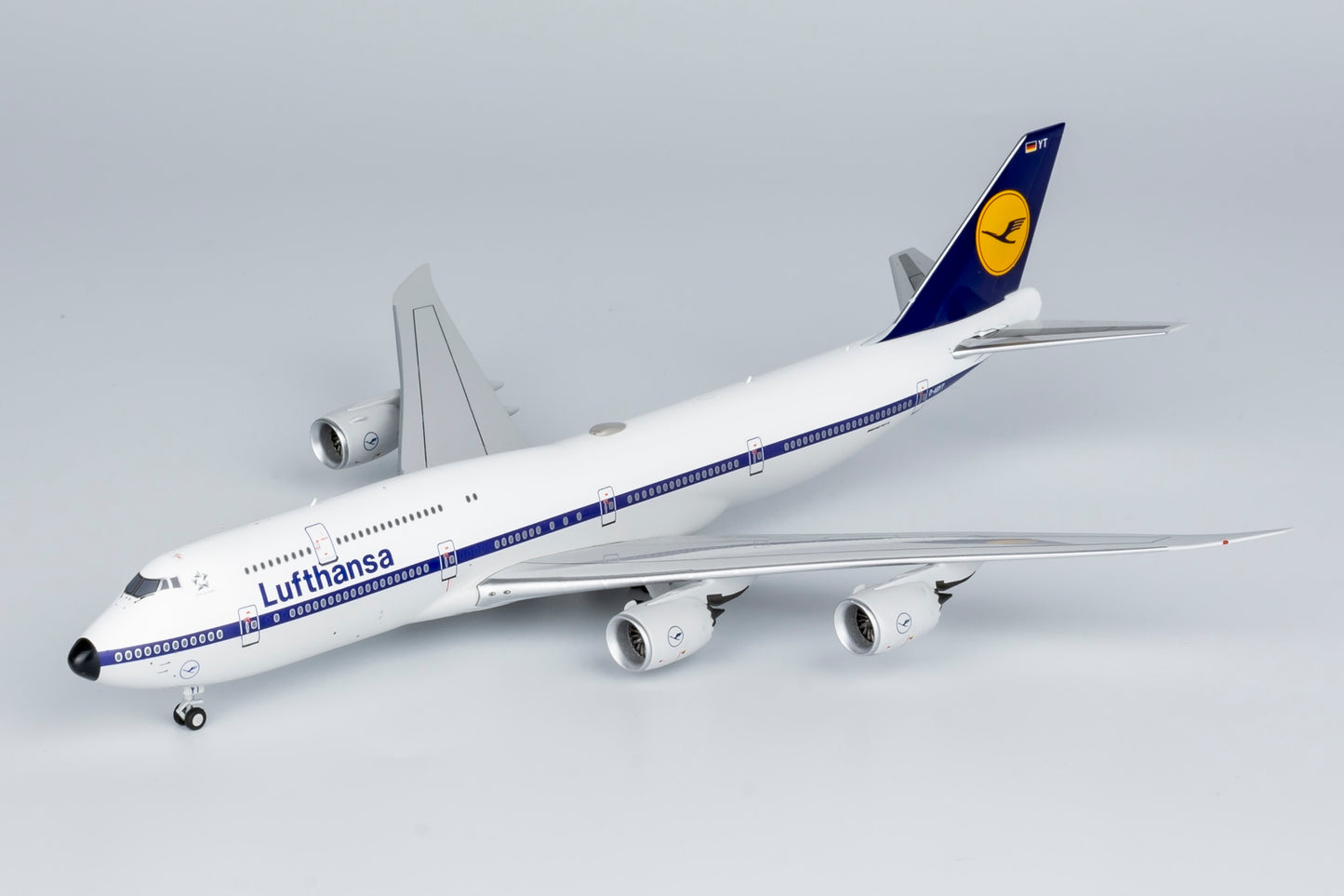 NG Models ULTIMATE 1:400 Lufthansa Boeing 747-8 "1970s Retro" D-ABYT NG 78016