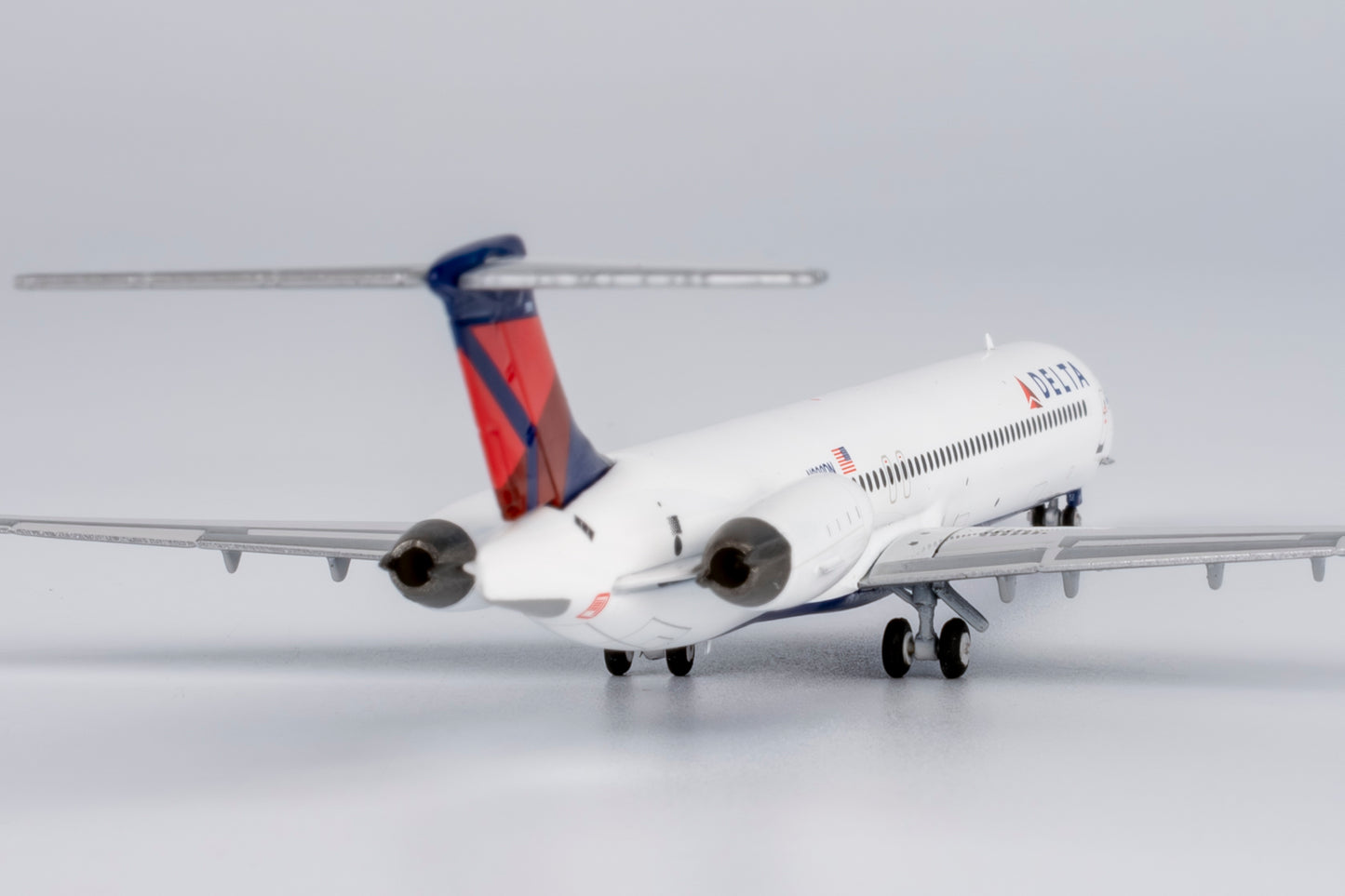NG Models 1:400 Delta Air Lines McDonnell Douglas MD-88 N999DN NG 83012