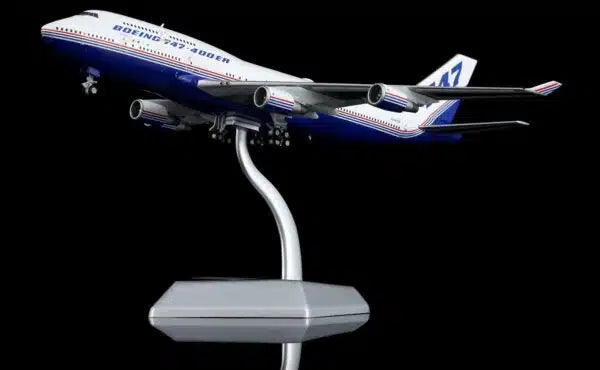 HX Models 1:400 Boeing 747-400 N747ER "House Colors" B611601