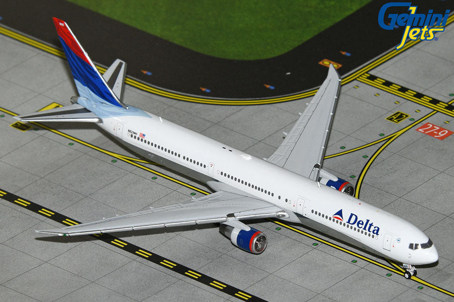 Gemini Jets 1:400 Delta Air Lines Boeing 767-400ER N829MH "Colors in Motion" GJDAL2158
