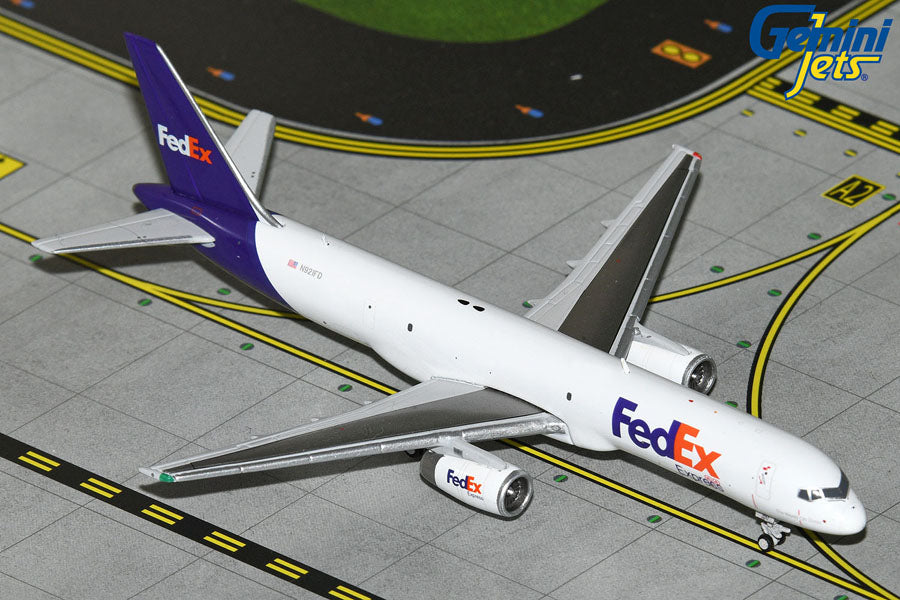 Gemini Jets 1:400 FedEx Boeing 757-200F N921FD GJFDX1993