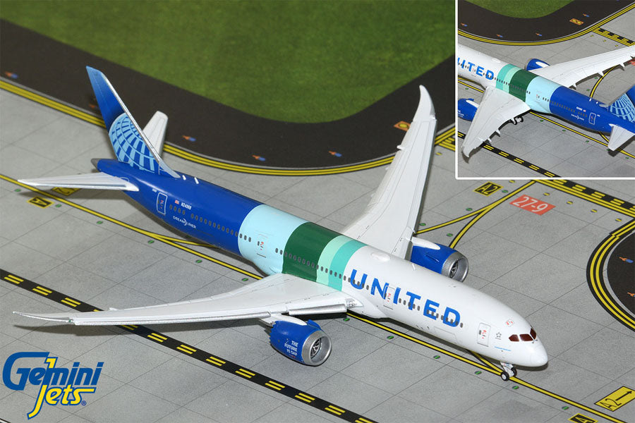 Gemini Jets 1:400 United Airlines Boeing 787-9 "The Future is SAF" flaps down N24988 GJUAL2333