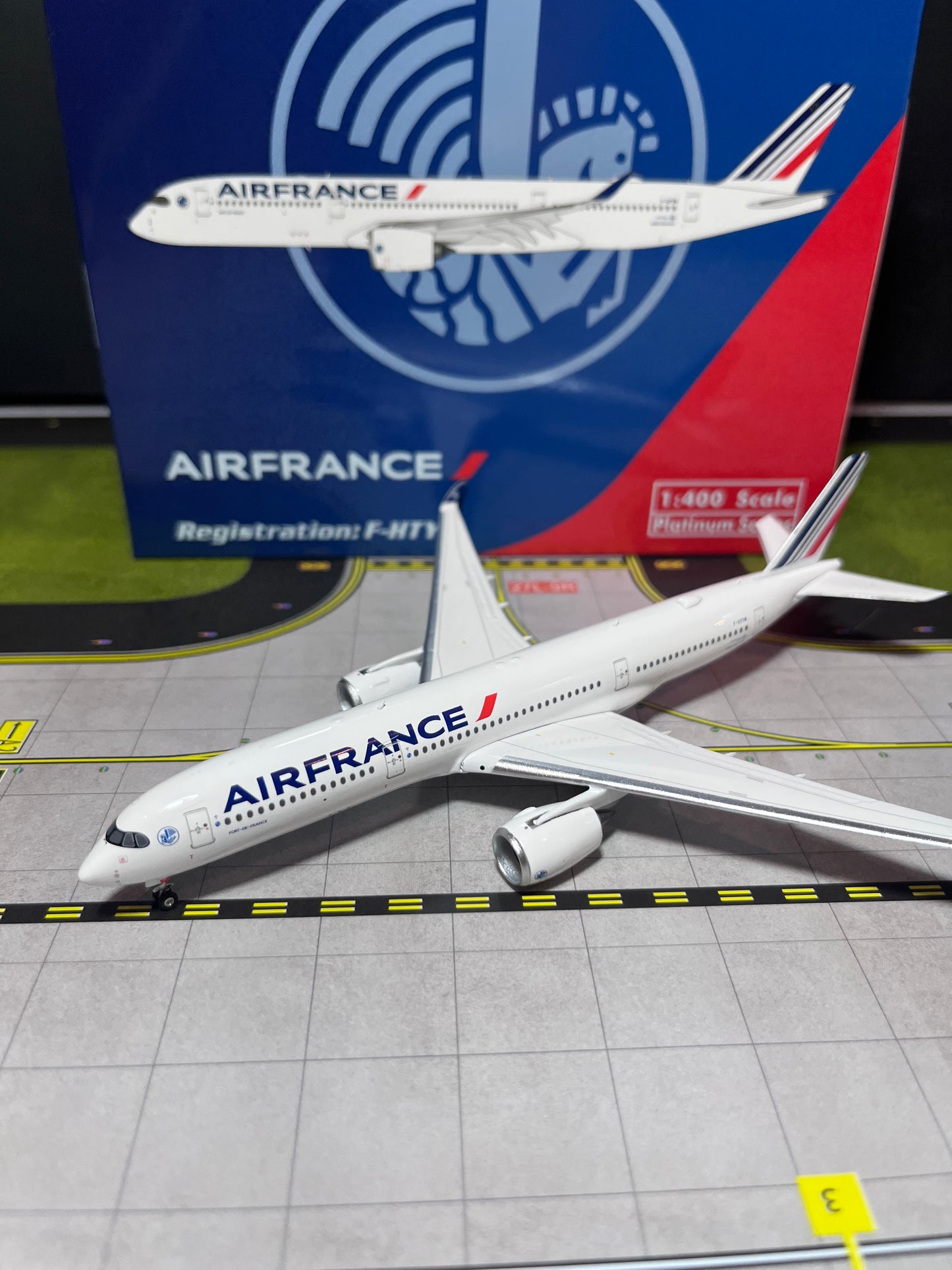 Phoenix Models 1:400 Air France Airbus A350-900 F-HTYM 12010