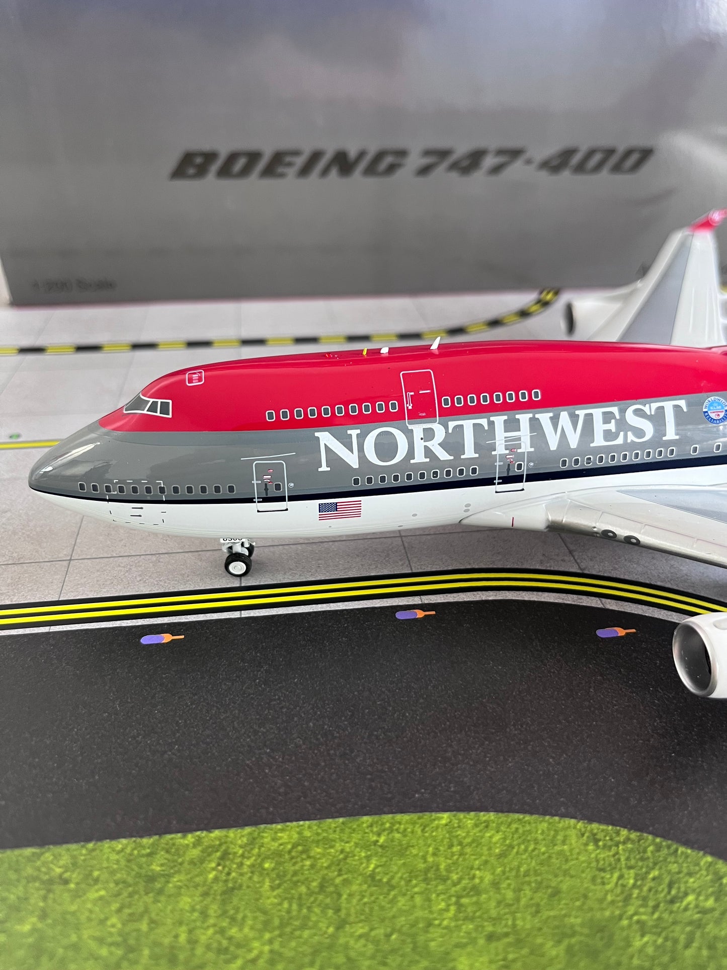 B-Models 1:200 Northwest Airlines Boeing 747-400 N666US B-744-666