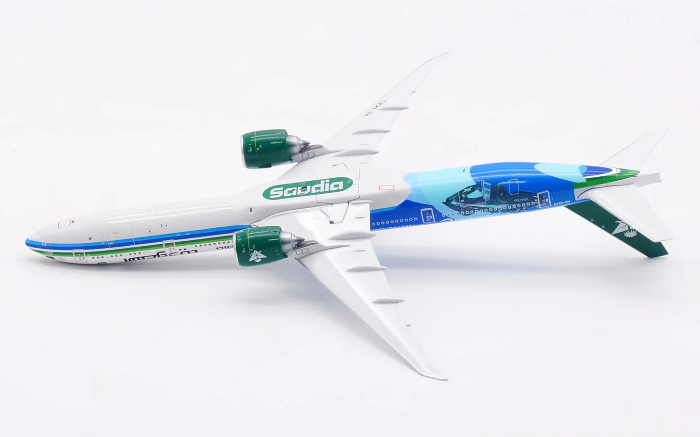 AV400 Saudia Boeing 777-368ER HZ-AK43 "Formula E" WB4065