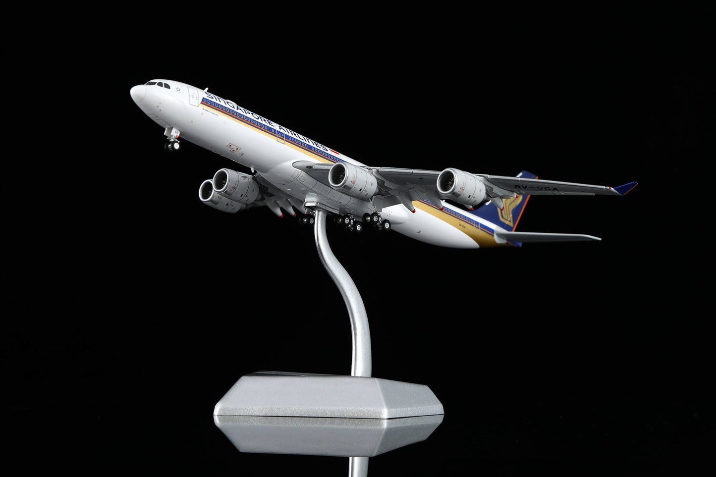 HX Models 1:400 Singapore Airlines Airbus A340-500 9V-SGA Flaps Down A530101F