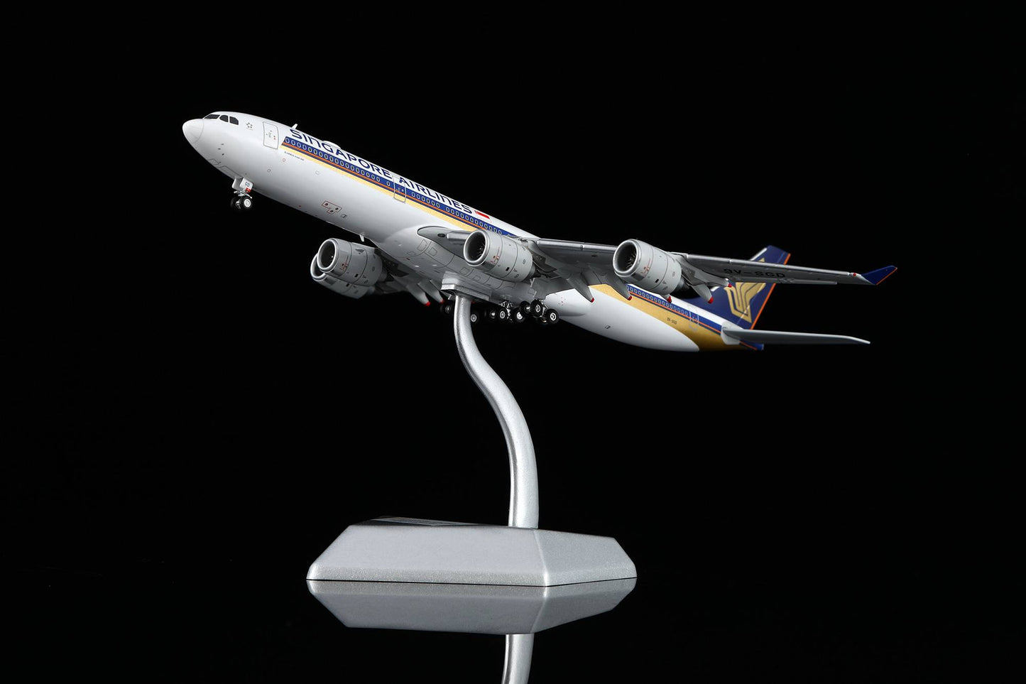 HX Models 1:400 Singapore Airlines A340-500 9V-SGD Flaps Down AS530104F