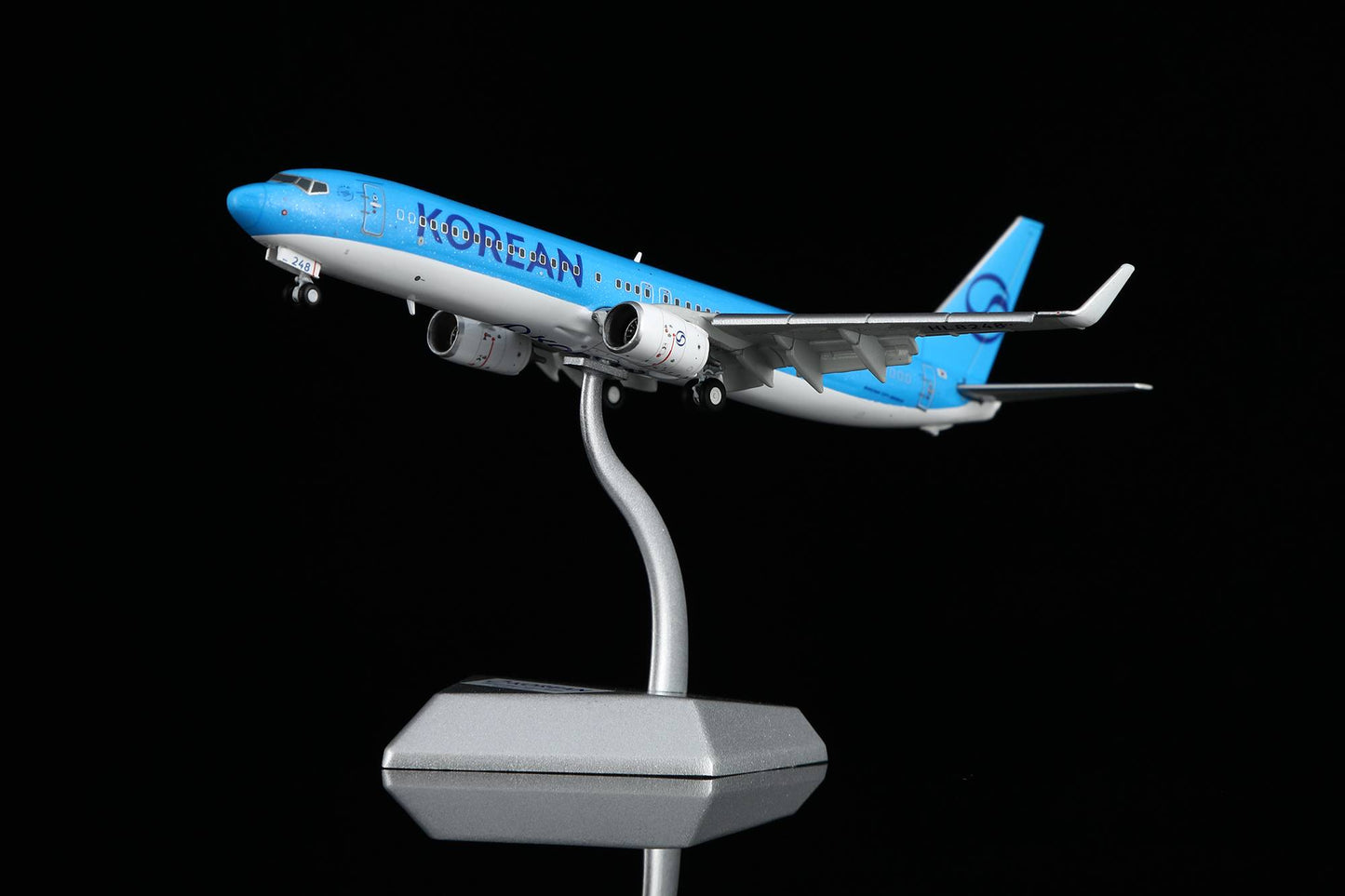 HX Models 1:400 Korean Air Boeing 737-900 HL8248 "New Colors" Flaps Down B470401F