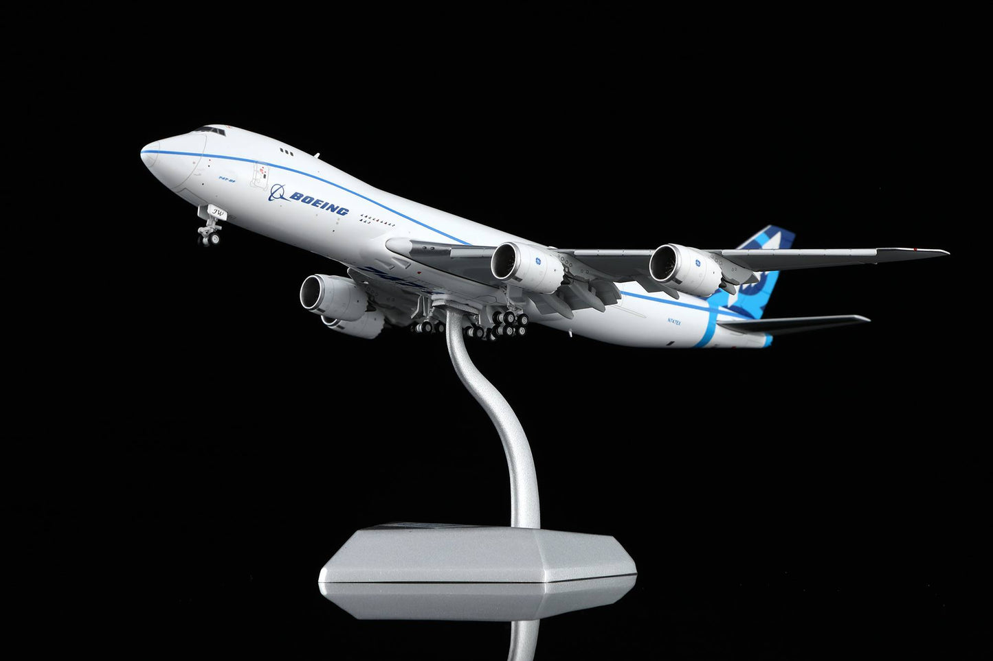 HX Models 1:400 Boeing 747-8F N747EX "Testbed Colors" Flaps Down B631004F