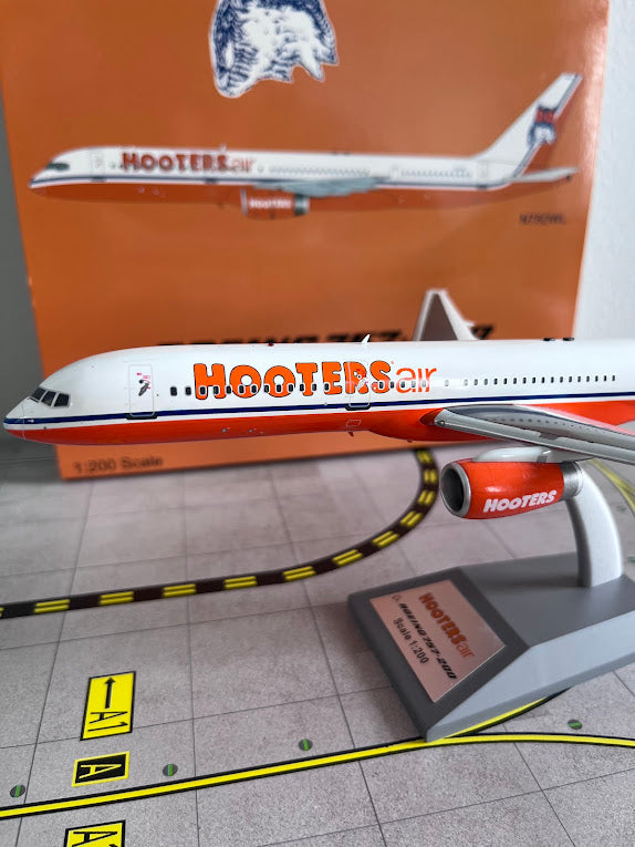 B-Models 1:200 Hooters Air Boeing 757-200 N750WL B-752-H1