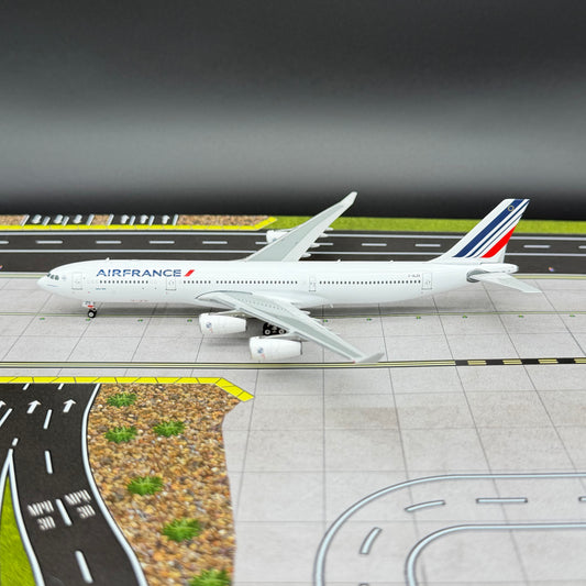 Phoenix Models 1:400 Air France Airbus A340-300 F-GLZS 12063