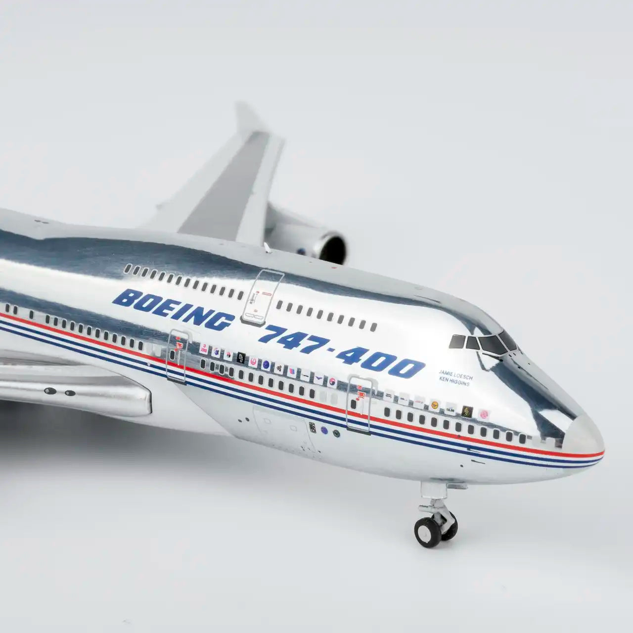 NG Models ULTIMATE 1:400 Boeing 747-400 N401PW "House Colors" 04009