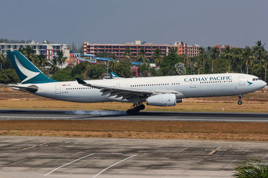 Pre-Order Phoenix Models 1:400 Cathay Pacific Airbus A330-300 B-HLW 04664