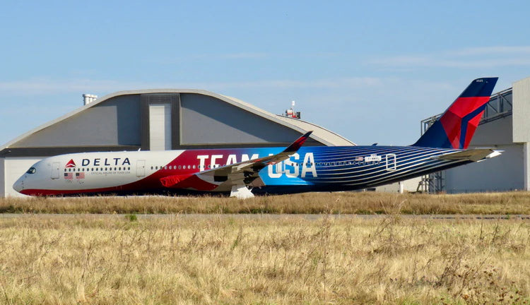 Pre-Order Phoenix Models 1:400 Delta Air Lines Airbus A350-900 N531DN "Team USA" 04665