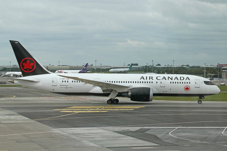 Pre-Order Phoenix Models 1:400 Air Canada Boeing 787-8 C-GHPY 04667