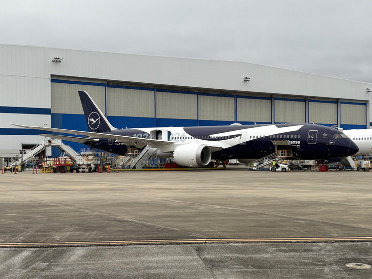 Phoenix Models 1:400 Lufthansa Boeing 787-9 D-ABPU "100th" 04671