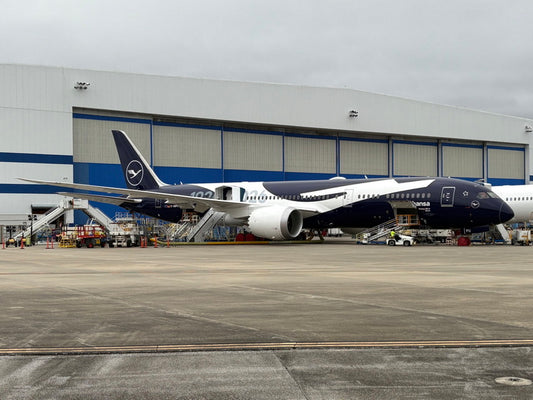 Phoenix Models 1:400 Lufthansa Boeing 787-9 D-ABPU "100th" 04671