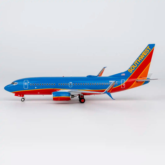 NG Models 1:200 Southwest Airlines Boeing 737-700 N962WN "Canyon Blue" 05037