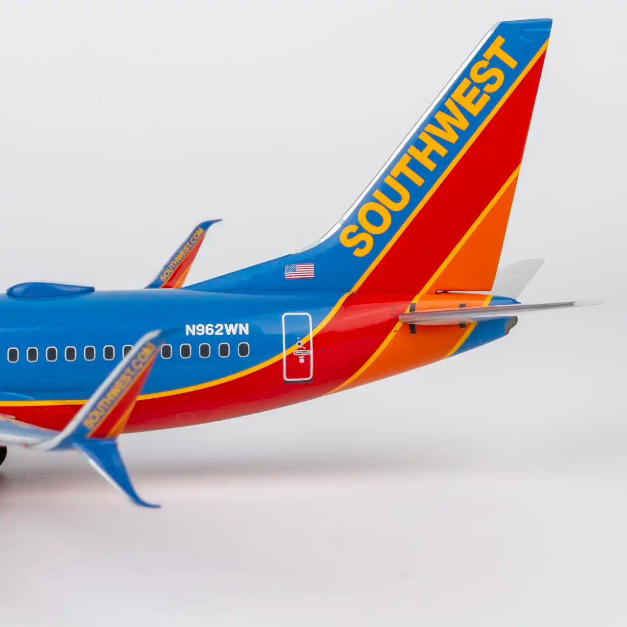 NG Models 1:200 Southwest Airlines Boeing 737-700 N962WN "Canyon Blue" 05037