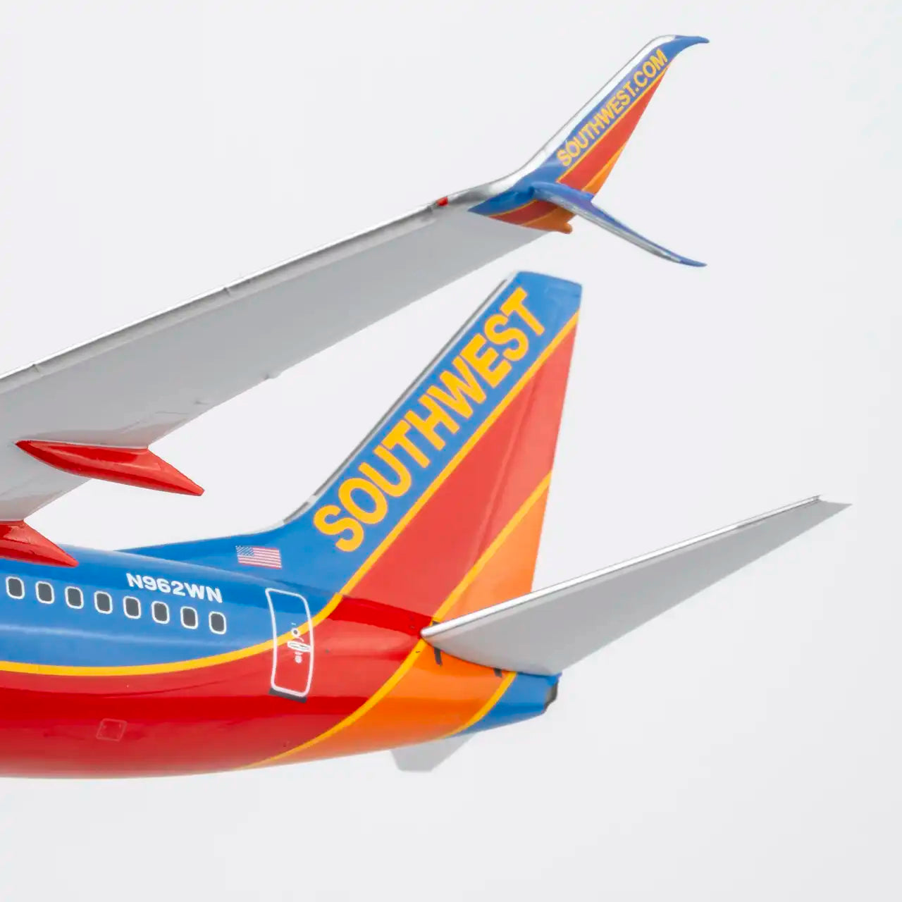 NG Models 1:200 Southwest Airlines Boeing 737-700 N962WN "Canyon Blue" 05037