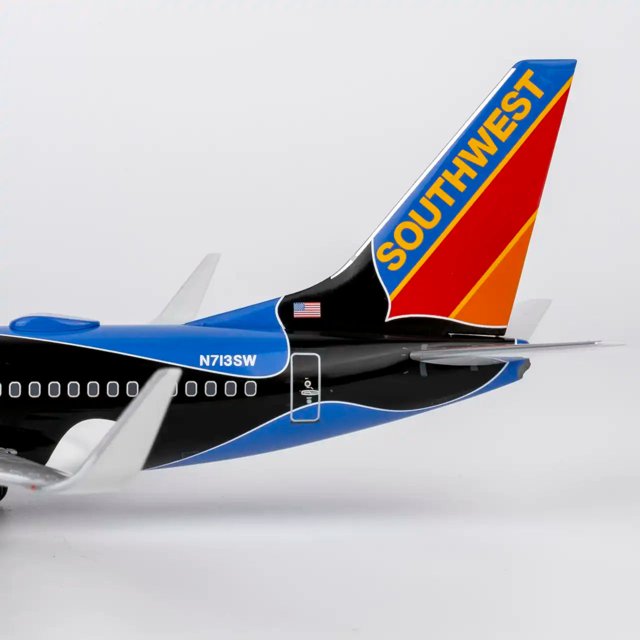 NG Models 1:200 Southwest Airlines Boeing 737-700 N713SW "Shamu" 05038