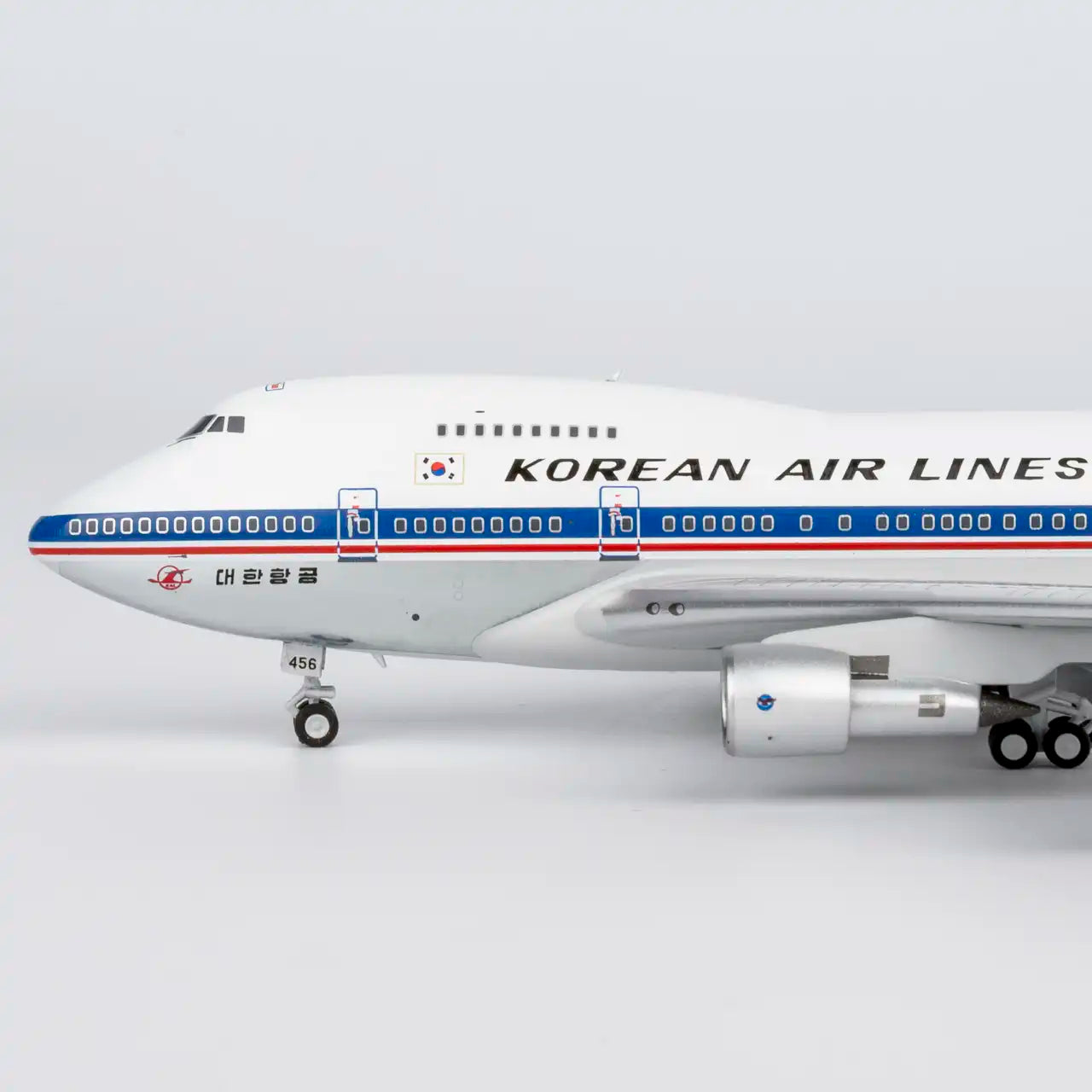 NG Models 1:400 Korean Air Boeing 747SP HL7456 "delivery colors" 07043