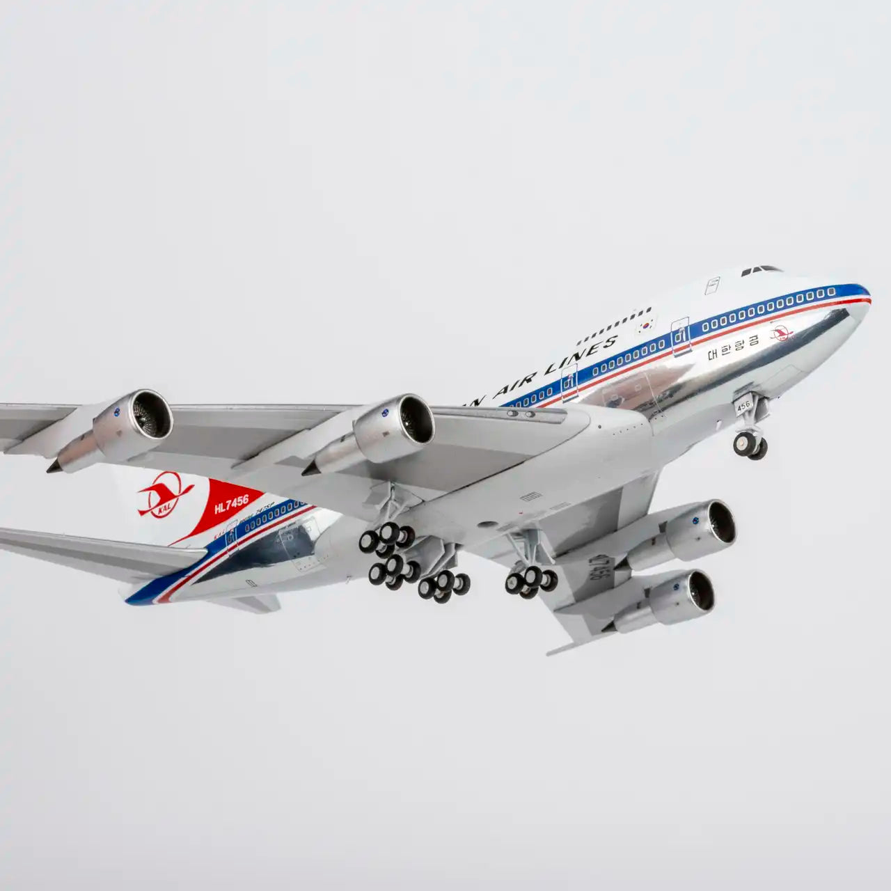 NG Models 1:400 Korean Air Boeing 747SP HL7456 "delivery colors" 07043