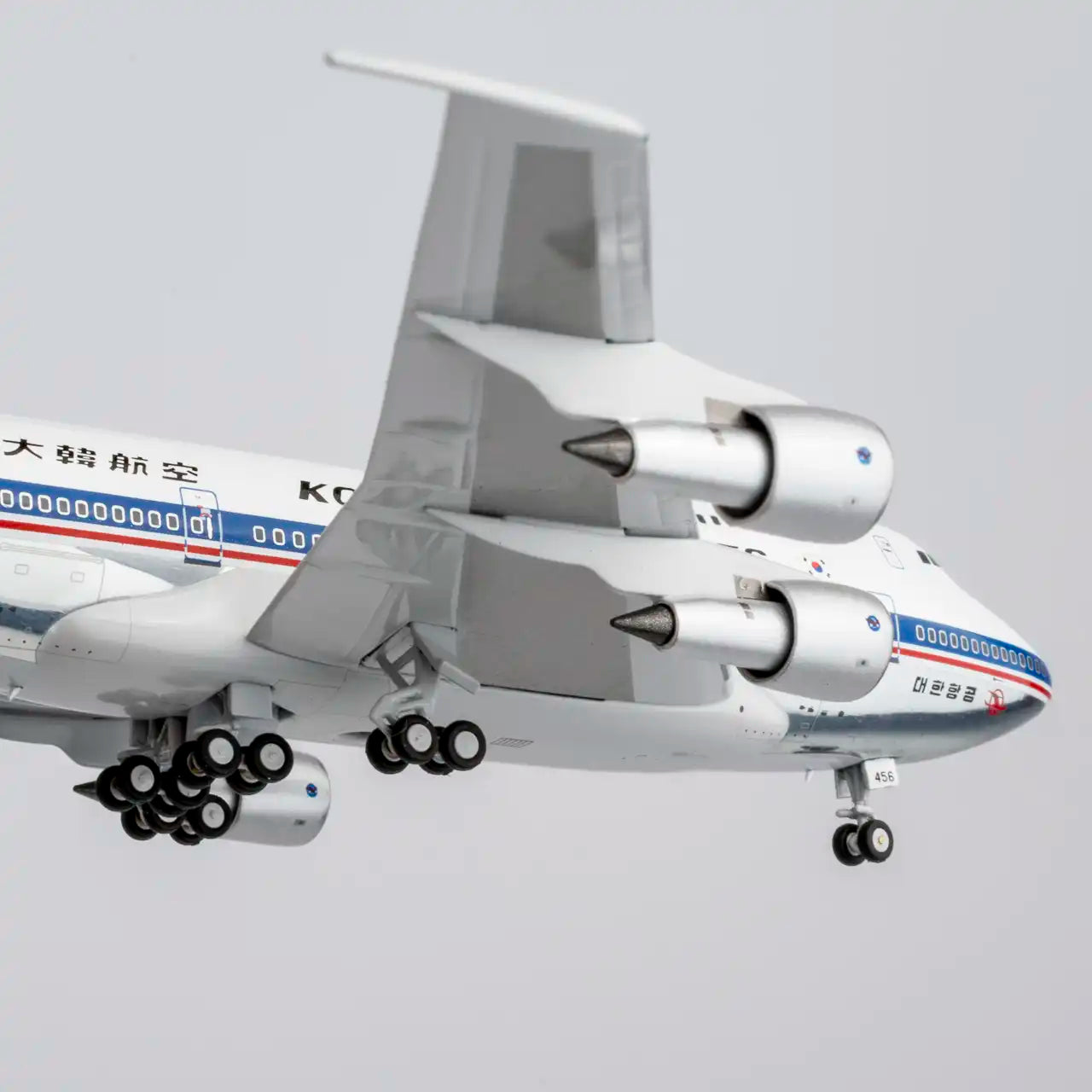 NG Models 1:400 Korean Air Boeing 747SP HL7456 "delivery colors" 07043