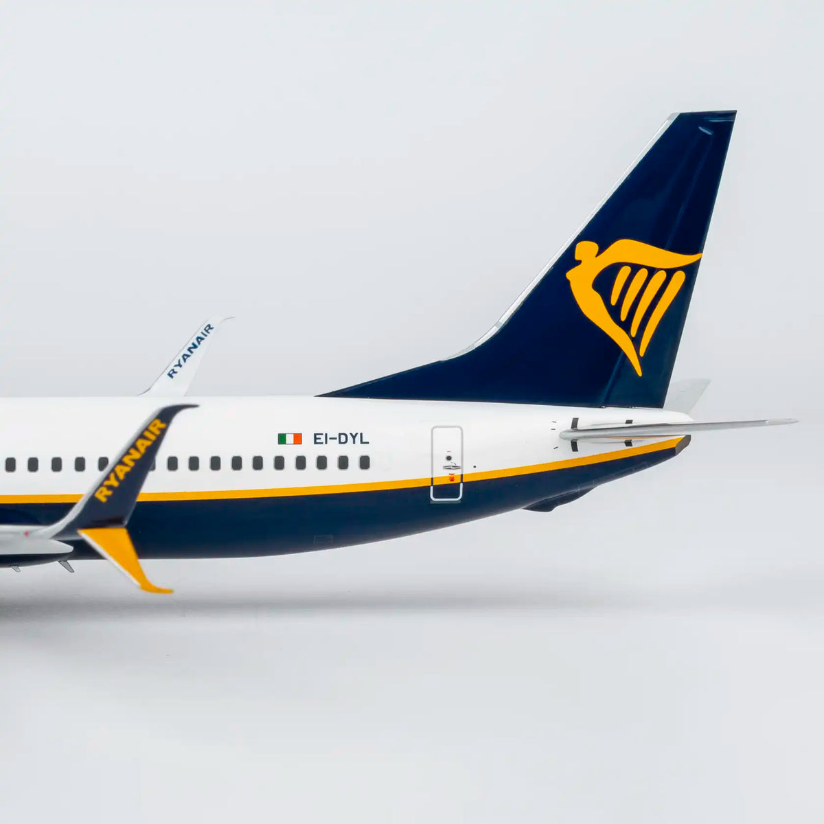 NG Models 1:200 Ryanair Boeing 737-800 EI-DYL 08065