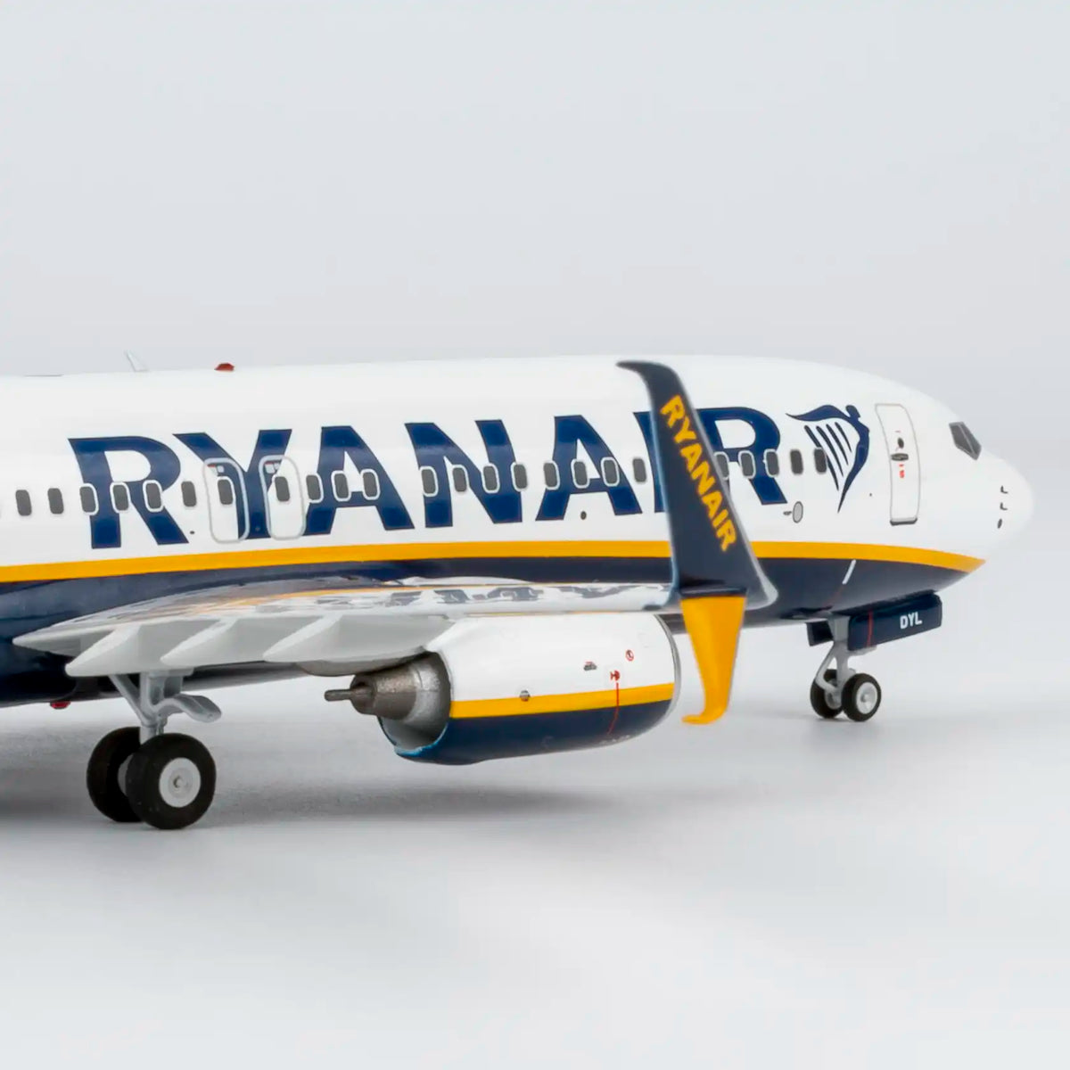 NG Models 1:200 Ryanair Boeing 737-800 EI-DYL 08065