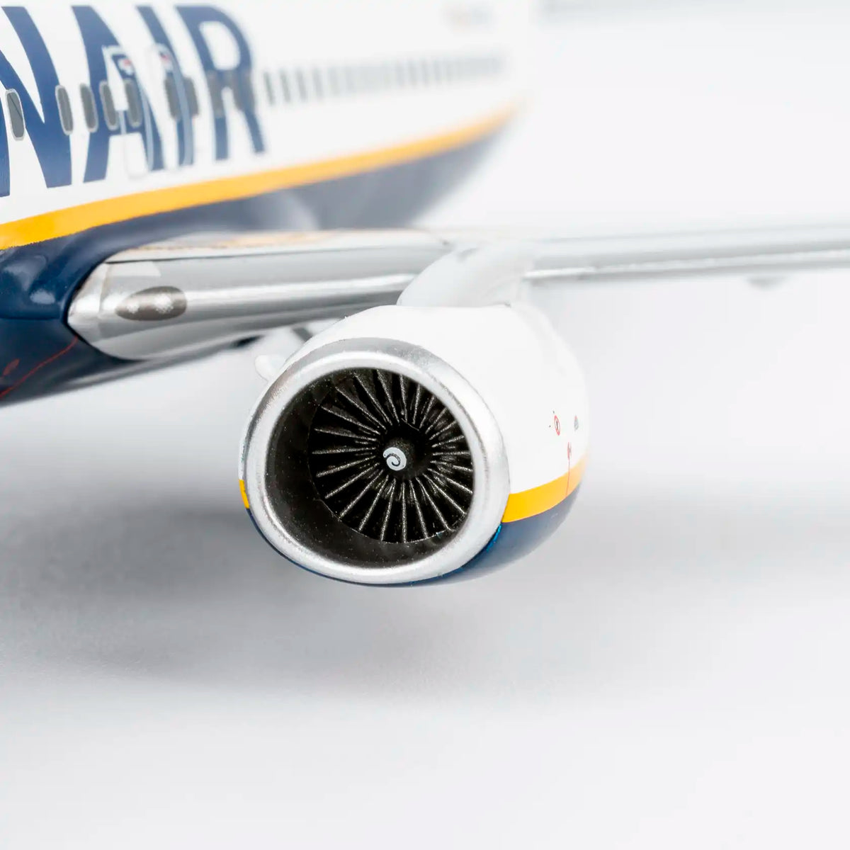 NG Models 1:200 Ryanair Boeing 737-800 EI-DYL 08065
