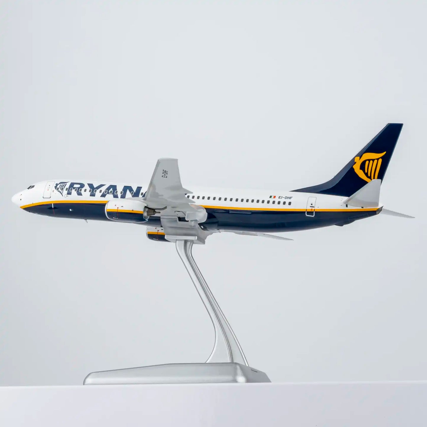 NG Models 1:200 Ryanair Boeing 737-800 EI-DHF "without winglets" 08066