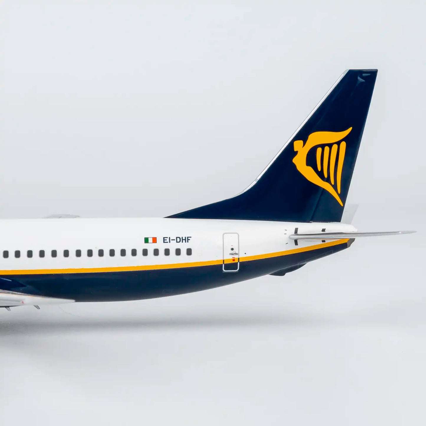 NG Models 1:200 Ryanair Boeing 737-800 EI-DHF "without winglets" 08066