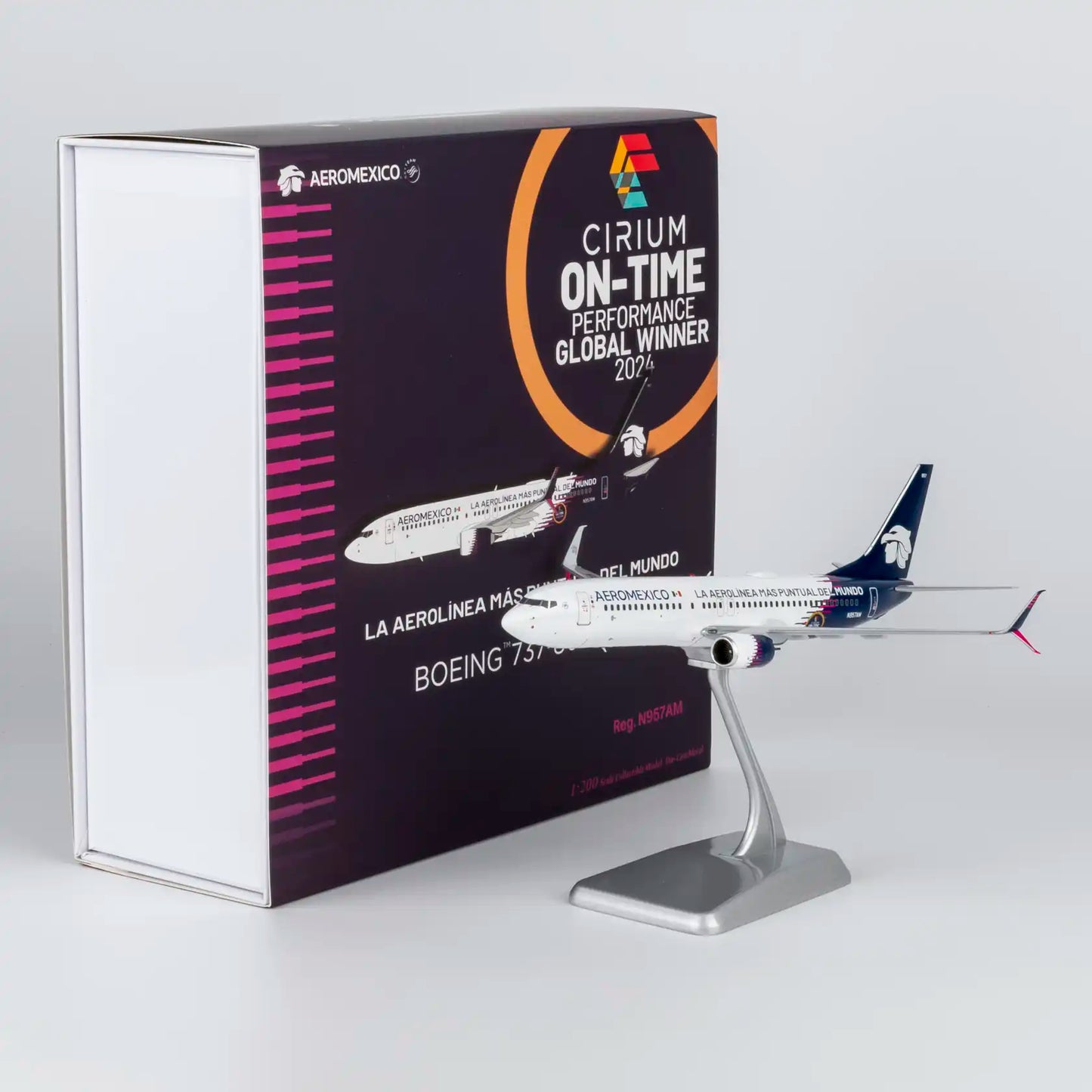 NG Models 1:200 Aeromexico Boeing 737-800 N957AM "La Aerolinea Mas Puntual Del Mundo" 08067